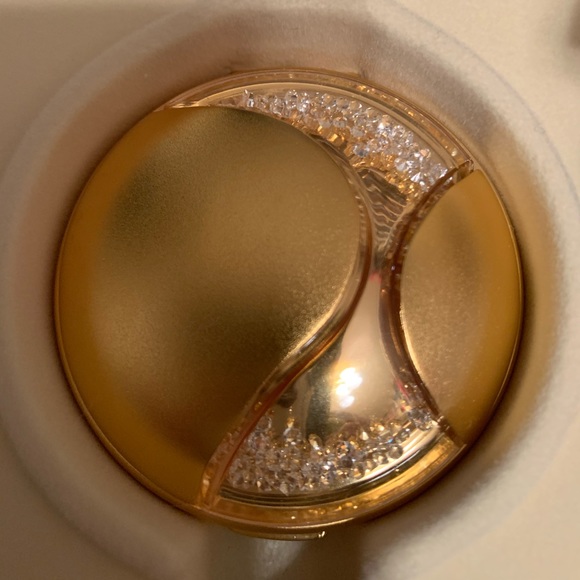 Estee Lauder Other - Estee Lauder golden millennium compact powder